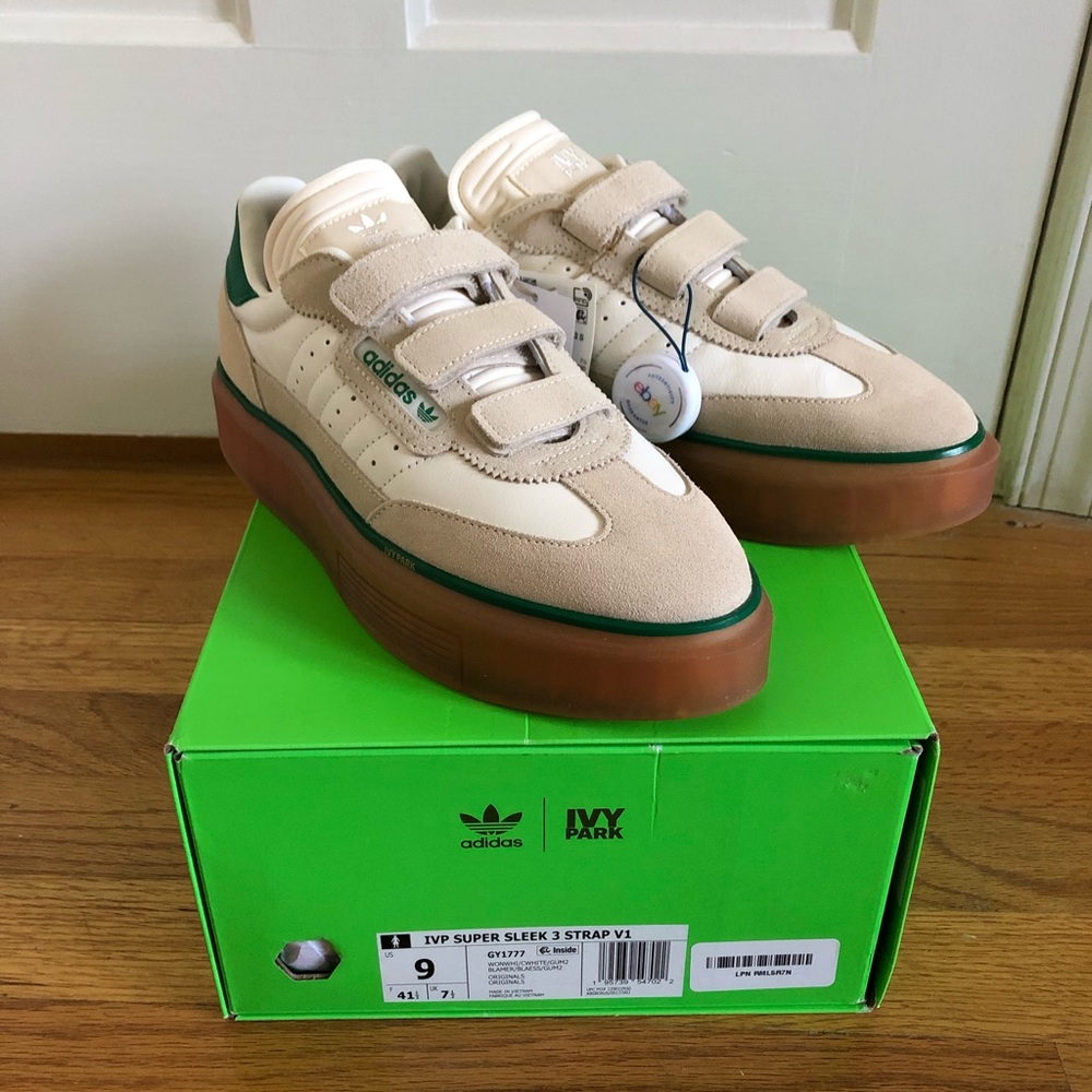 New in box, ivy park y adidas super sleek